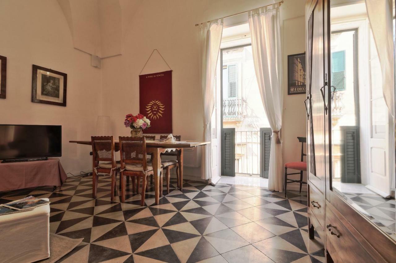 Slow Lecce - Old Town Apartment Sit Exteriör bild